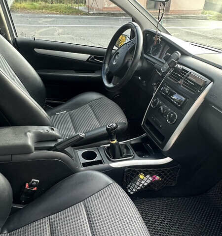 Серый Мерседес Б-класс, объемом двигателя 2 л и пробегом 273 тыс. км за 5500 $, фото 15 на Automoto.ua