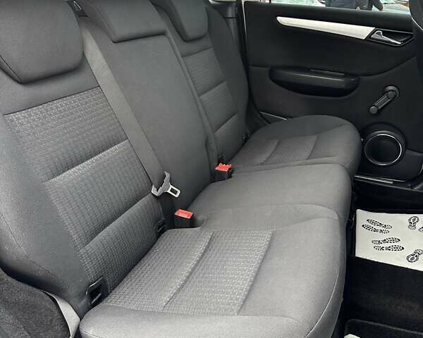 Сірий Мерседес Б-клас, об'ємом двигуна 2 л та пробігом 230 тис. км за 6300 $, фото 20 на Automoto.ua