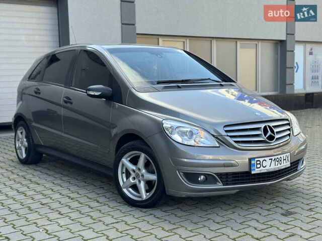 Серый Мерседес Б-класс, объемом двигателя 2 л и пробегом 267 тыс. км за 6600 $, фото 1 на Automoto.ua