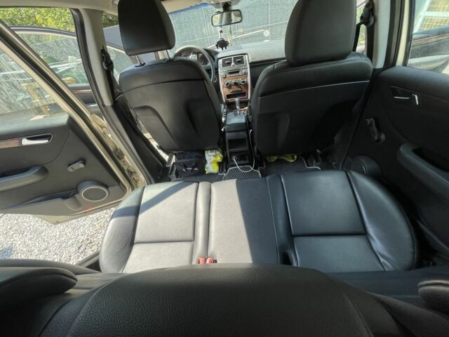 Серый Мерседес Б-класс, объемом двигателя 2 л и пробегом 288 тыс. км за 1500 $, фото 8 на Automoto.ua