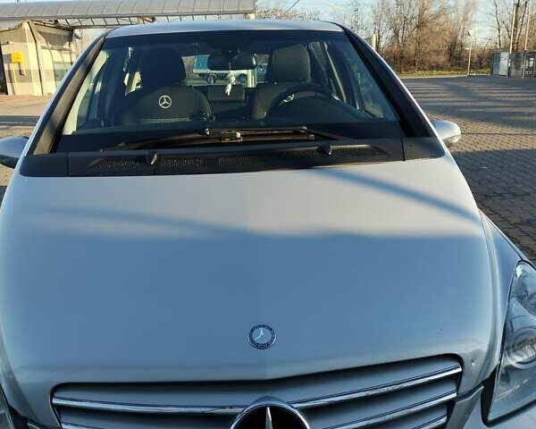 Серый Мерседес Б-класс, объемом двигателя 1.7 л и пробегом 231 тыс. км за 6500 $, фото 2 на Automoto.ua
