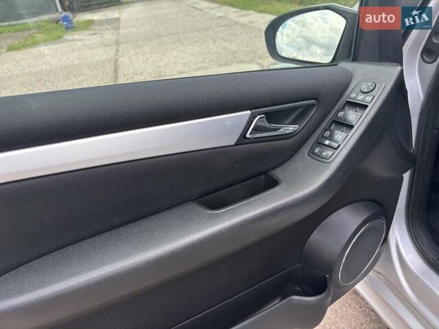 Мерседес Б-класс 2007 в Нововолынск на Automoto.ua Серый Мерседес Б-класс, объемом двигателя 2 л и пробегом 219 тыс. км за 7900 $, фото 16 на Automoto.ua