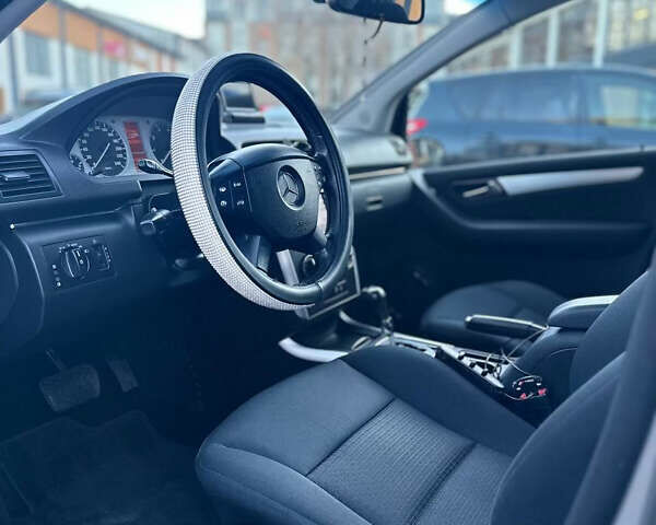 Серый Мерседес Б-класс, объемом двигателя 2.04 л и пробегом 262 тыс. км за 6300 $, фото 10 на Automoto.ua