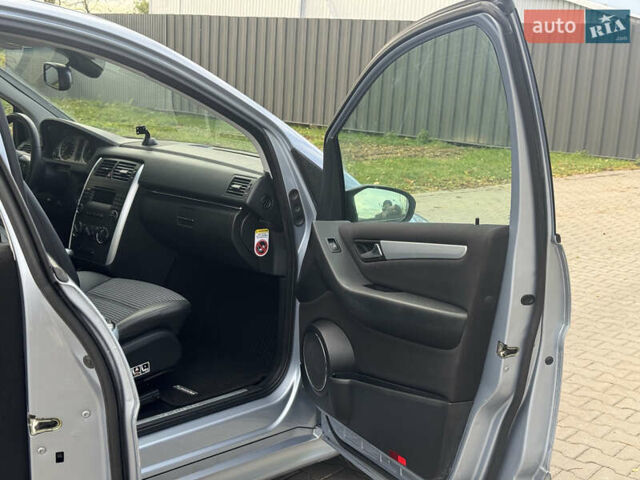 Сірий Мерседес Б-клас, об'ємом двигуна 2 л та пробігом 210 тис. км за 6200 $, фото 4 на Automoto.ua