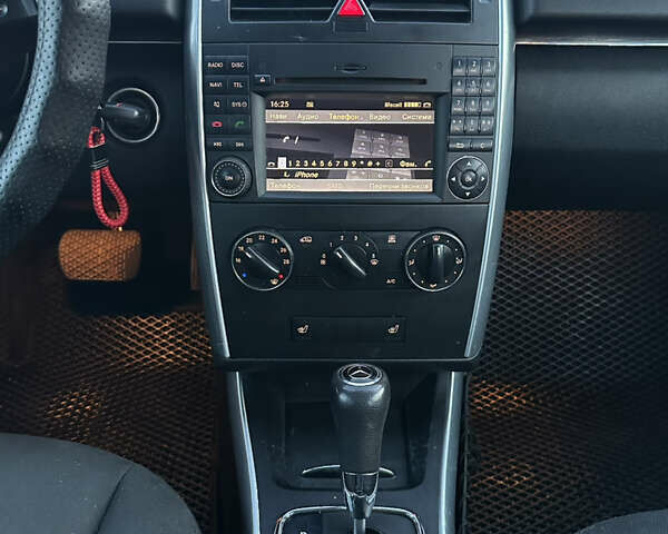 Серый Мерседес Б-класс, объемом двигателя 1.7 л и пробегом 237 тыс. км за 6999 $, фото 29 на Automoto.ua