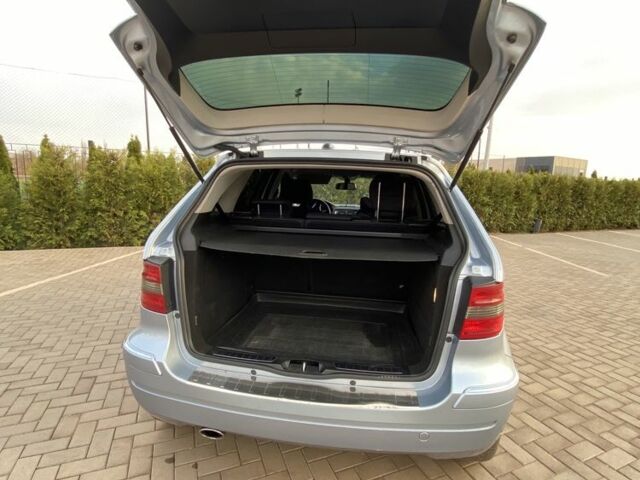 Серый Мерседес Б-класс, объемом двигателя 2 л и пробегом 213 тыс. км за 7250 $, фото 4 на Automoto.ua