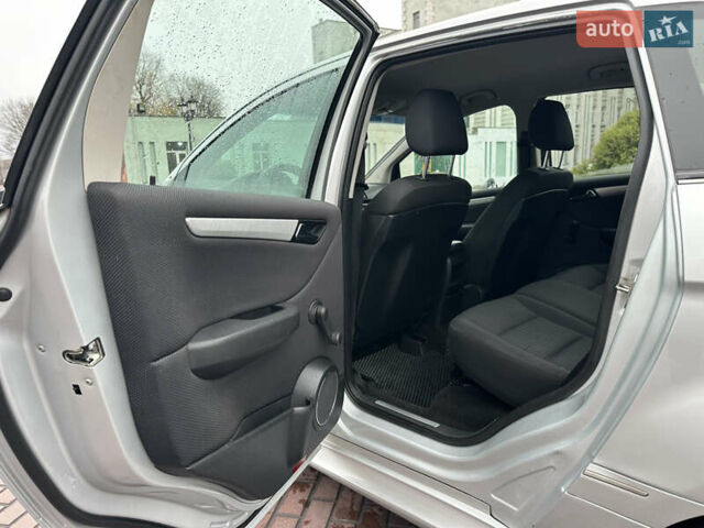 Серый Мерседес Б-класс, объемом двигателя 1.7 л и пробегом 237 тыс. км за 6600 $, фото 17 на Automoto.ua