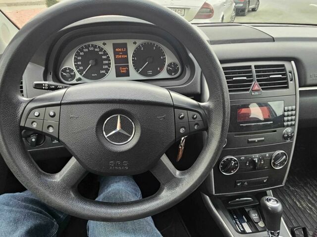 Сірий Мерседес Б-клас, об'ємом двигуна 2 л та пробігом 259 тис. км за 6650 $, фото 10 на Automoto.ua