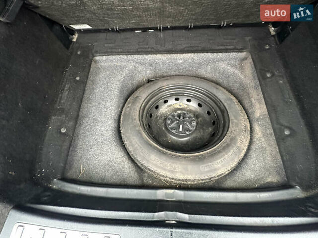 Серый Мерседес Б-класс, объемом двигателя 1.7 л и пробегом 237 тыс. км за 6600 $, фото 38 на Automoto.ua