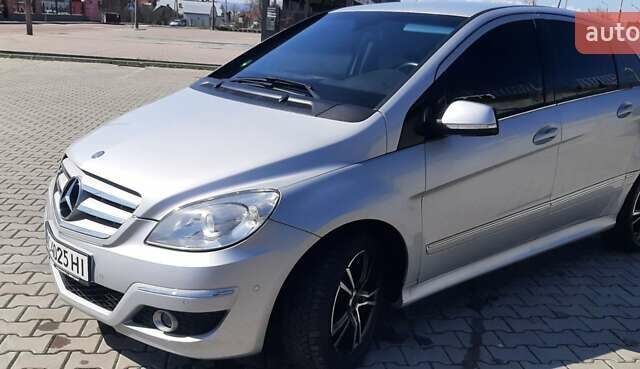 Сірий Мерседес Б-клас, об'ємом двигуна 1.99 л та пробігом 208 тис. км за 7600 $, фото 1 на Automoto.ua