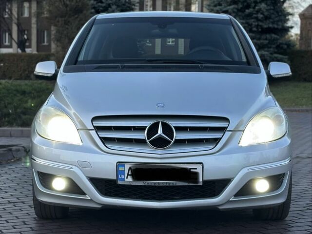 Серый Мерседес Б-класс, объемом двигателя 1.7 л и пробегом 237 тыс. км за 6700 $, фото 1 на Automoto.ua