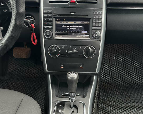 Серый Мерседес Б-класс, объемом двигателя 1.7 л и пробегом 237 тыс. км за 6600 $, фото 31 на Automoto.ua