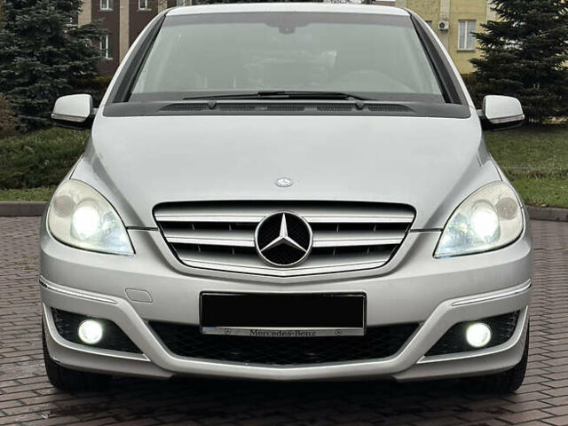 Серый Мерседес Б-класс, объемом двигателя 1.7 л и пробегом 237 тыс. км за 6600 $, фото 3 на Automoto.ua