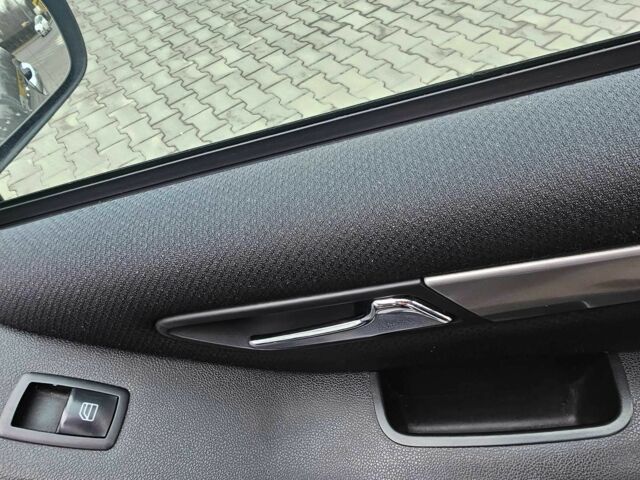 Сірий Мерседес Б-клас, об'ємом двигуна 2 л та пробігом 259 тис. км за 6650 $, фото 3 на Automoto.ua