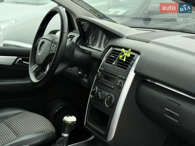 Сірий Мерседес Б-клас, об'ємом двигуна 2 л та пробігом 253 тис. км за 6900 $, фото 21 на Automoto.ua
