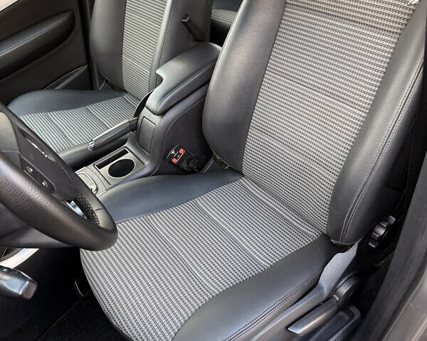 Серый Мерседес Б-класс, объемом двигателя 1.99 л и пробегом 288 тыс. км за 7000 $, фото 100 на Automoto.ua