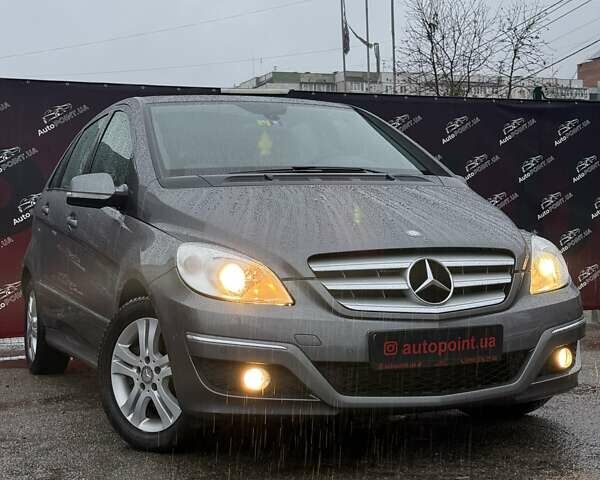 Серый Мерседес Б-класс, объемом двигателя 2 л и пробегом 211 тыс. км за 8500 $, фото 2 на Automoto.ua