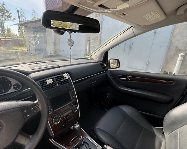 Серый Мерседес Б-класс, объемом двигателя 2 л и пробегом 238 тыс. км за 7800 $, фото 9 на Automoto.ua