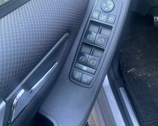 Серый Мерседес Б-класс, объемом двигателя 2.03 л и пробегом 144 тыс. км за 6750 $, фото 14 на Automoto.ua