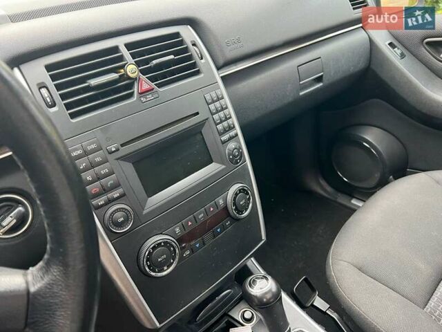 Серый Мерседес Б-класс, объемом двигателя 2.03 л и пробегом 240 тыс. км за 8700 $, фото 4 на Automoto.ua