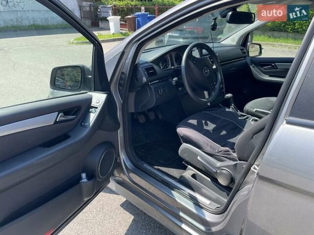 Серый Мерседес Б-класс, объемом двигателя 1.9 л и пробегом 240 тыс. км за 5800 $, фото 4 на Automoto.ua