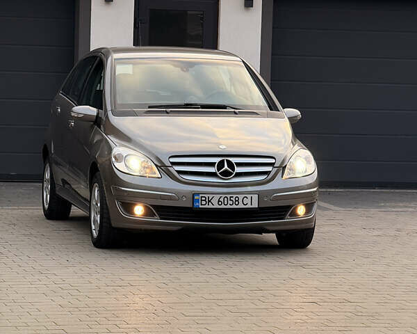 Серый Мерседес Б-класс, объемом двигателя 1.99 л и пробегом 288 тыс. км за 7000 $, фото 33 на Automoto.ua