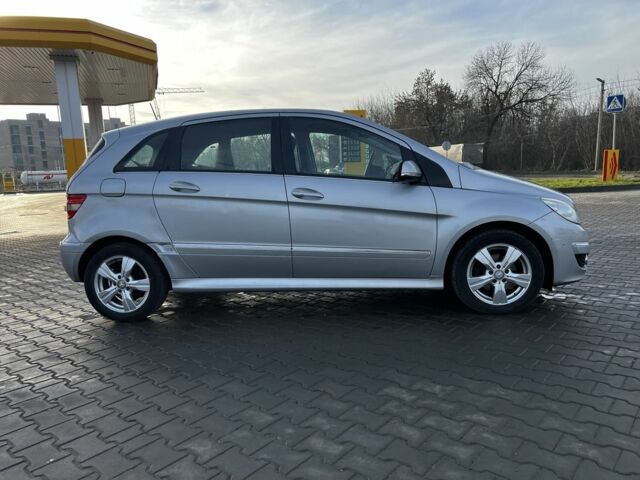 Серый Мерседес Б-класс, объемом двигателя 1.7 л и пробегом 217 тыс. км за 7900 $, фото 4 на Automoto.ua