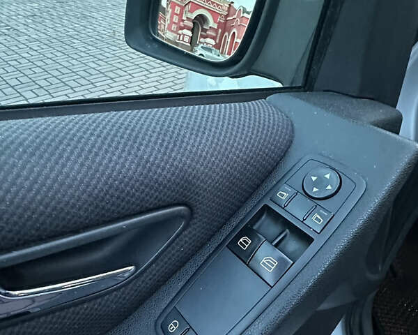 Серый Мерседес Б-класс, объемом двигателя 1.7 л и пробегом 237 тыс. км за 6999 $, фото 32 на Automoto.ua