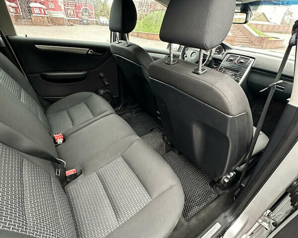 Серый Мерседес Б-класс, объемом двигателя 1.7 л и пробегом 237 тыс. км за 6600 $, фото 18 на Automoto.ua