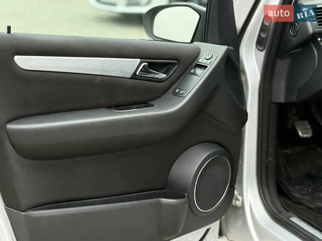 Сірий Мерседес Б-клас, об'ємом двигуна 2 л та пробігом 253 тис. км за 6900 $, фото 26 на Automoto.ua