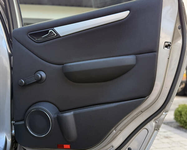 Серый Мерседес Б-класс, объемом двигателя 1.99 л и пробегом 288 тыс. км за 7000 $, фото 42 на Automoto.ua