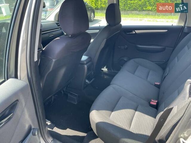 Серый Мерседес Б-класс, объемом двигателя 1.9 л и пробегом 240 тыс. км за 5800 $, фото 5 на Automoto.ua