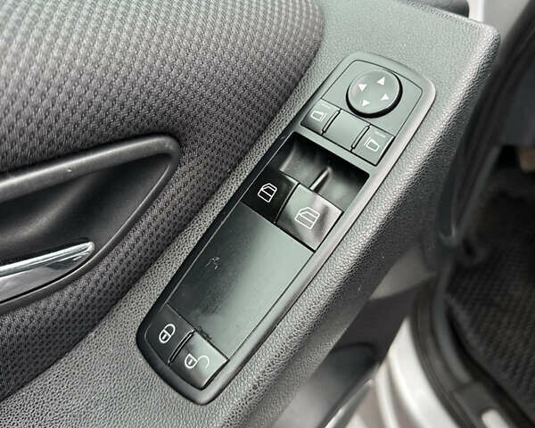 Серый Мерседес Б-класс, объемом двигателя 1.7 л и пробегом 237 тыс. км за 6600 $, фото 35 на Automoto.ua