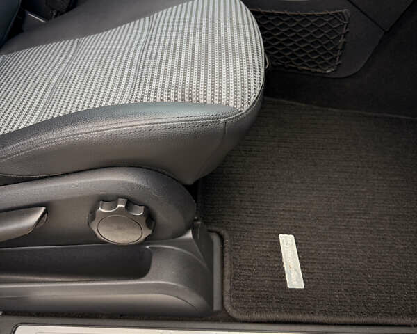 Серый Мерседес Б-класс, объемом двигателя 1.99 л и пробегом 288 тыс. км за 7000 $, фото 92 на Automoto.ua