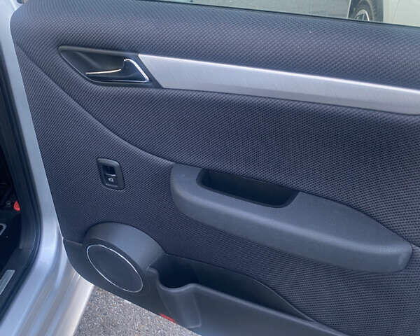 Серый Мерседес Б-класс, объемом двигателя 2.03 л и пробегом 144 тыс. км за 6750 $, фото 11 на Automoto.ua