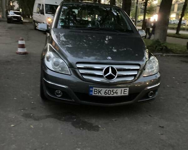 Сірий Мерседес Б-клас, об'ємом двигуна 2.03 л та пробігом 270 тис. км за 7700 $, фото 1 на Automoto.ua