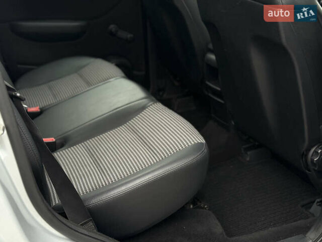 Сірий Мерседес Б-клас, об'ємом двигуна 2 л та пробігом 253 тис. км за 6900 $, фото 15 на Automoto.ua
