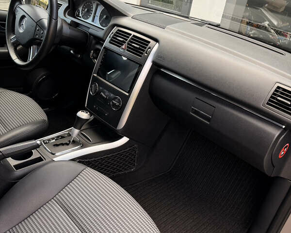 Серый Мерседес Б-класс, объемом двигателя 1.99 л и пробегом 288 тыс. км за 7000 $, фото 94 на Automoto.ua