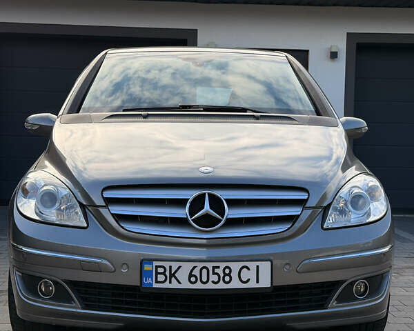 Серый Мерседес Б-класс, объемом двигателя 1.99 л и пробегом 288 тыс. км за 7000 $, фото 1 на Automoto.ua