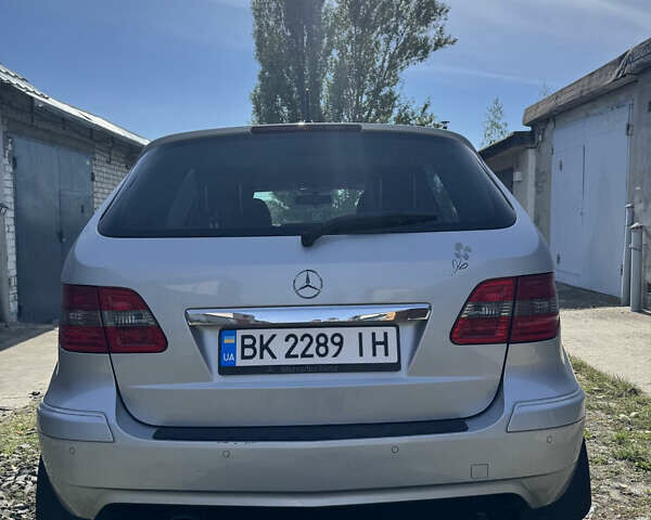 Серый Мерседес Б-класс, объемом двигателя 2 л и пробегом 238 тыс. км за 7800 $, фото 2 на Automoto.ua