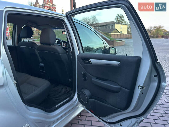 Серый Мерседес Б-класс, объемом двигателя 1.7 л и пробегом 237 тыс. км за 6999 $, фото 23 на Automoto.ua