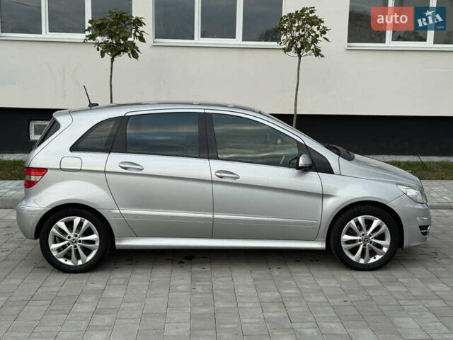 Сірий Мерседес Б-клас, об'ємом двигуна 1.7 л та пробігом 172 тис. км за 7999 $, фото 3 на Automoto.ua