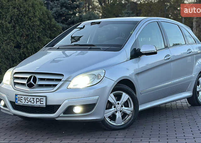 Серый Мерседес Б-класс, объемом двигателя 1.7 л и пробегом 237 тыс. км за 6999 $, фото 1 на Automoto.ua