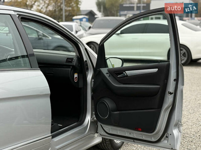 Сірий Мерседес Б-клас, об'ємом двигуна 2 л та пробігом 253 тис. км за 6900 $, фото 13 на Automoto.ua