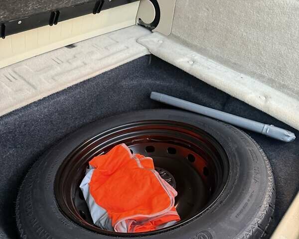 Серый Мерседес Б-класс, объемом двигателя 2 л и пробегом 211 тыс. км за 8500 $, фото 16 на Automoto.ua