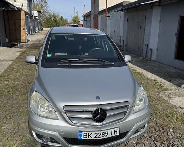 Серый Мерседес Б-класс, объемом двигателя 2 л и пробегом 238 тыс. км за 7800 $, фото 5 на Automoto.ua