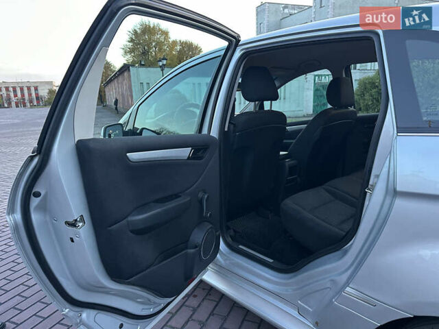 Серый Мерседес Б-класс, объемом двигателя 1.7 л и пробегом 237 тыс. км за 6999 $, фото 20 на Automoto.ua