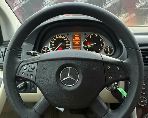 Серый Мерседес Б-класс, объемом двигателя 2 л и пробегом 211 тыс. км за 8500 $, фото 22 на Automoto.ua