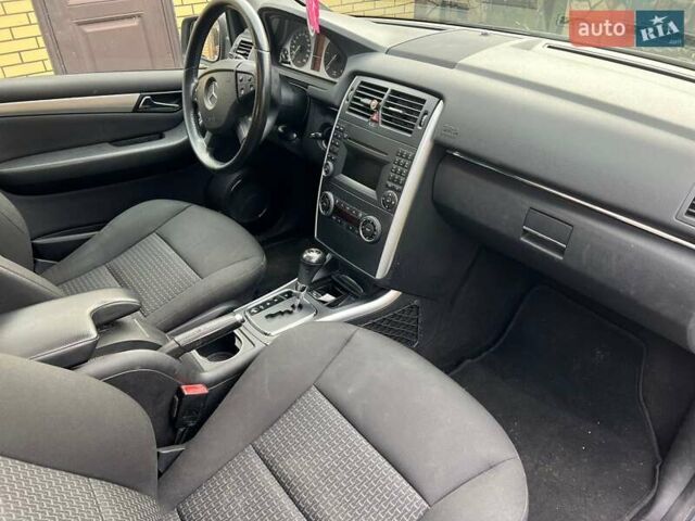 Серый Мерседес Б-класс, объемом двигателя 2.03 л и пробегом 240 тыс. км за 8700 $, фото 6 на Automoto.ua