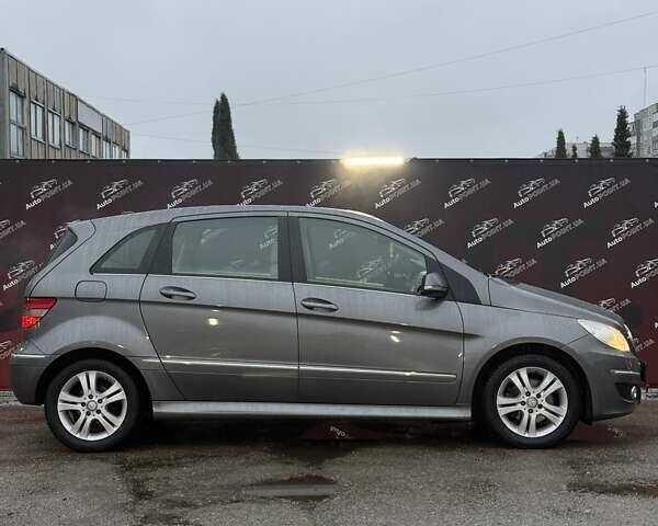 Серый Мерседес Б-класс, объемом двигателя 2 л и пробегом 211 тыс. км за 8500 $, фото 3 на Automoto.ua